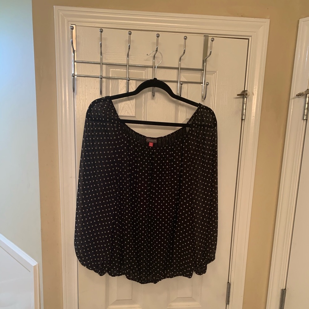 Very nice Vince Cumato black and white top.